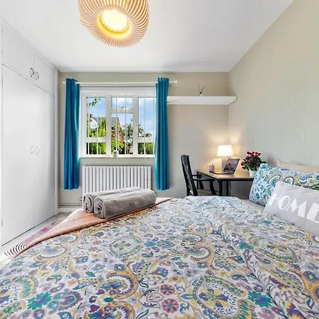 Modern Spacious 1 Bedroom Flat In Hampstead *