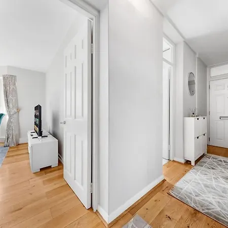 Modern Spacious 1 Bedroom Flat In Hampstead Apartment London