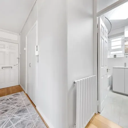 Modern Spacious 1 Bedroom Flat In Hampstead Apartment