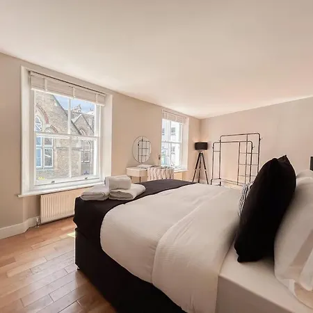 Stylish 2 Bed Flat On The Iconic Portobello Road *