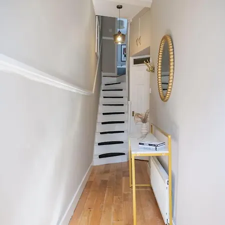 Stylish 2 Bed Flat On The Iconic Portobello Road * London
