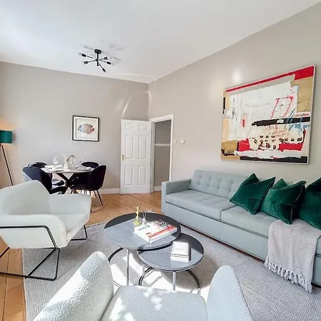 Stylish 2 Bed Flat On The Iconic Portobello Road