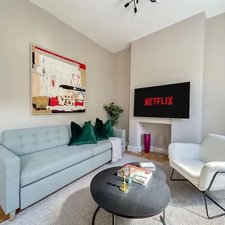 Stylish 2 Bed Flat On The Iconic Portobello Road Apartment London