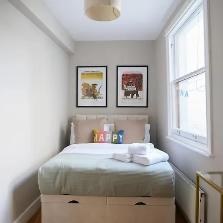 Stylish 2 Bed Flat On The Iconic Portobello Road *