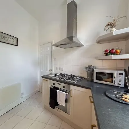 Stylish 2 Bed Flat On The Iconic Portobello Road London