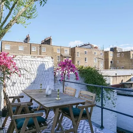 Stylish 2 Bed Flat On The Iconic Portobello Road Apartment