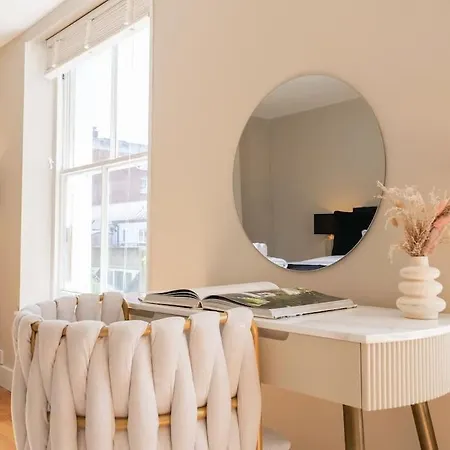 Stylish 2 Bed Flat On The Iconic Portobello Road *