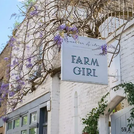 Stylish 2 Bed Flat On The Iconic Portobello Road Apartment