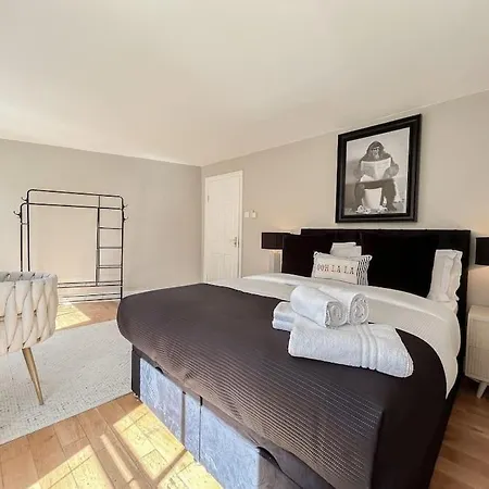 Stylish 2 Bed Flat On The Iconic Portobello Road Apartment London