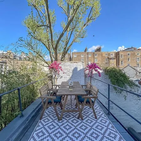 Stylish 2 Bed Flat On The Iconic Portobello Road London