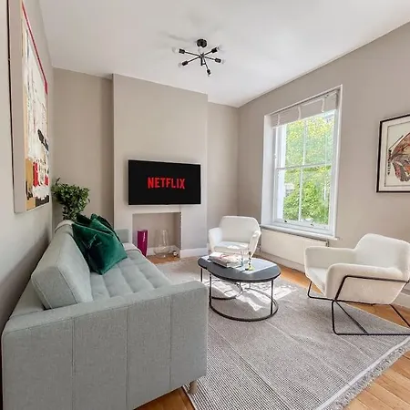 Stylish 2 Bed Flat On The Iconic Portobello Road *