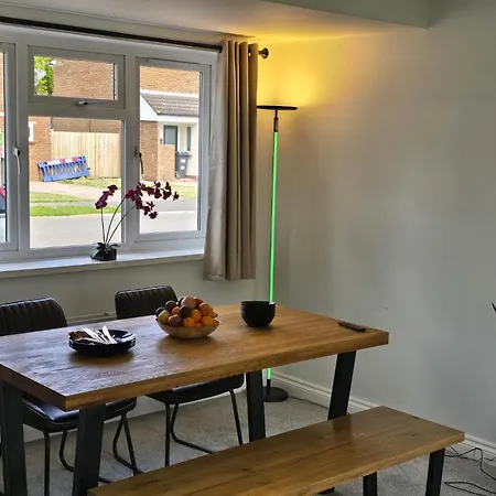 Heathrow, Hounslow, Beautiful Modern Cranford