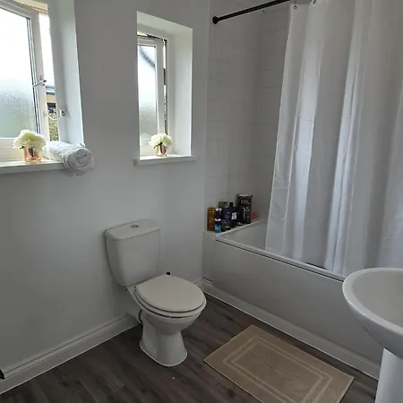 Heathrow, Hounslow, Beautiful Modern * Cranford