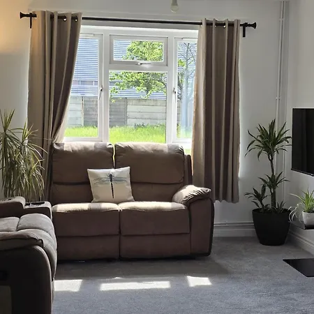 Heathrow, Hounslow, Beautiful Modern * Cranford
