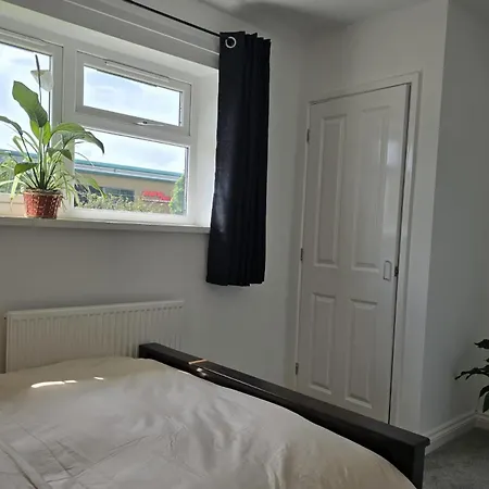 Heathrow, Hounslow, Beautiful Modern Cranford