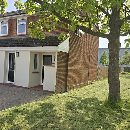 Heathrow, Hounslow, Beautiful Modern Cranford
