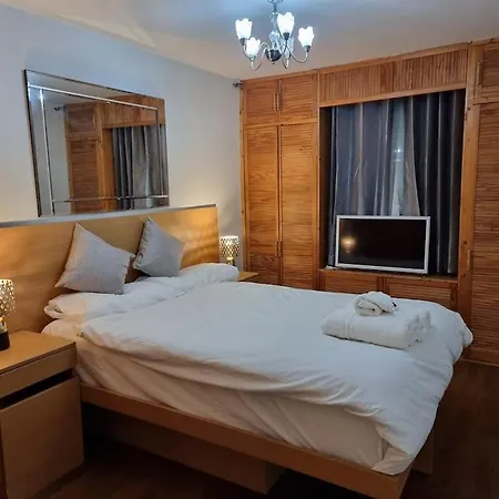 1 Bedroom Flat In Zone 1 Apartment *