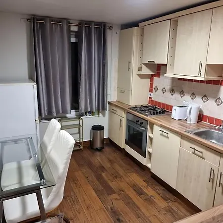 Apartment 1 Bedroom Flat In Zone 1