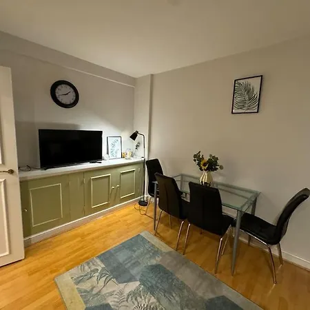 Amazing 2 Flat Bedroom In Chelsea Apartment