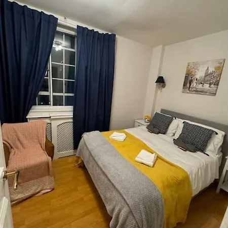 Amazing 2 Flat Bedroom In Chelsea Apartment London