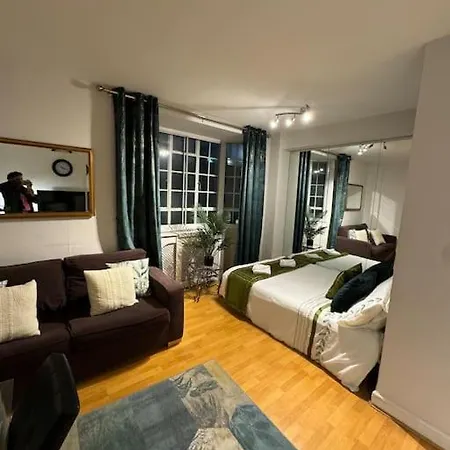 Amazing 2 Flat Bedroom In Chelsea