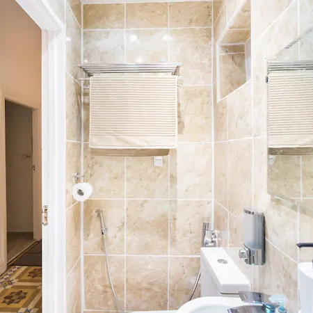 Kingswood Homestay London