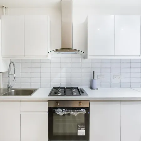 Kingswood Homestay London