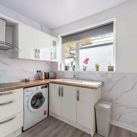 Charming And Cosy 1- Bedroom Flat Wembley Apartment *