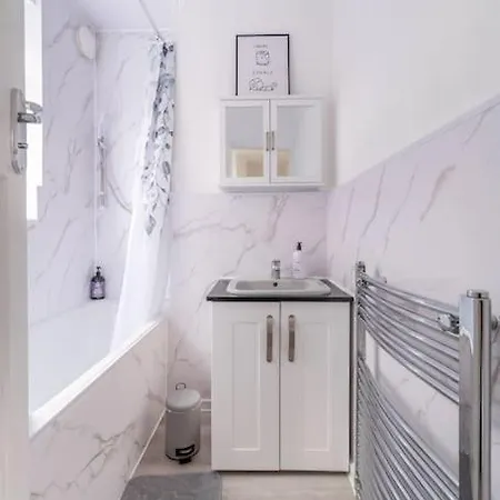 Charming And Cosy 1- Bedroom Flat Wembley Apartment London