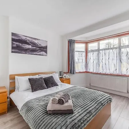 Charming And Cosy 1- Bedroom Flat Wembley Apartment London