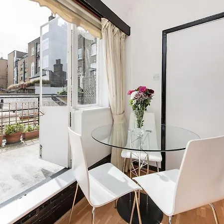 Baker Street With Terrace Apartment
