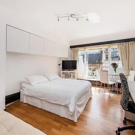 Baker Street With Terrace Apartment
