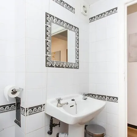 Baker Street With Terrace Apartment