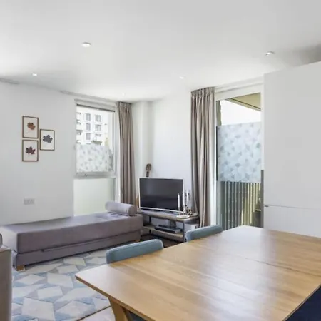 Amazing 2 Bedroom Flat In E20 Londýn