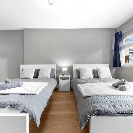 Bridge Apartment *