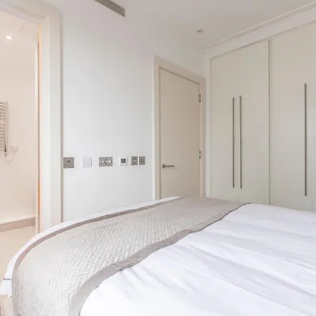 Apartment Waterfront London