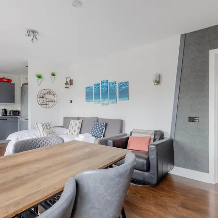 Apartment Bright 2 Bedroom Flat In Lambeth With Balcony