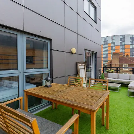 Bright 2 Bedroom Flat In Lambeth With Balcony *