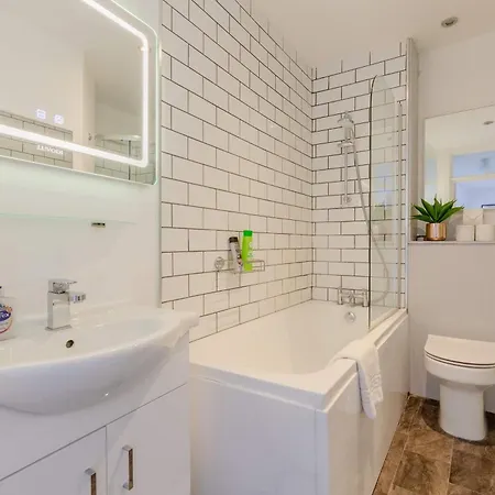 Apartment Bright 2 Bedroom Flat In Lambeth With Balcony London