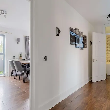 Apartment Bright 2 Bedroom Flat In Lambeth With Balcony *