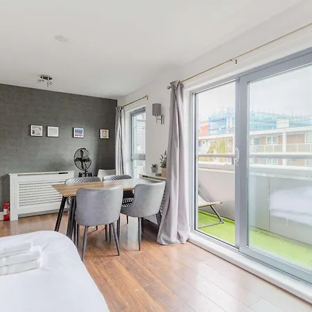 Bright 2 Bedroom Flat In Lambeth With Balcony Apartment *