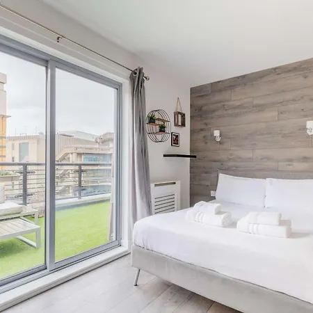 Apartment Bright 2 Bedroom Flat In Lambeth With Balcony *