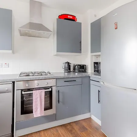 Bright 2 Bedroom Flat In Lambeth With Balcony London