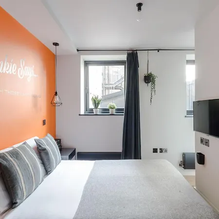 The Good Vibes Parlour - Covent Garden - By Frankie Says Apartment *