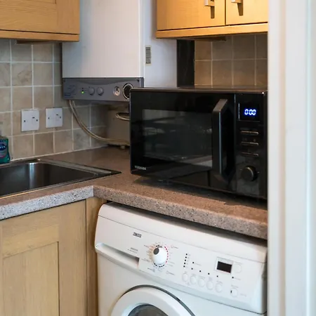 High-ceiling Gorgerous Victorian Flat With Private Garden - 3 Mins To Hyde Park, Kensington Palace, 8 Mins Nottinghill, High Street Kensington Station Londra
