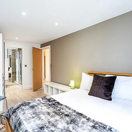 Duplex Two-bed Near Tower Bridge Apartment *