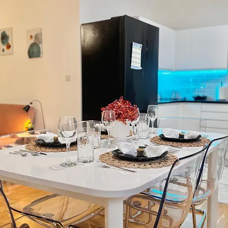 Apartment Modern 1-bed 30min To & Parking *
