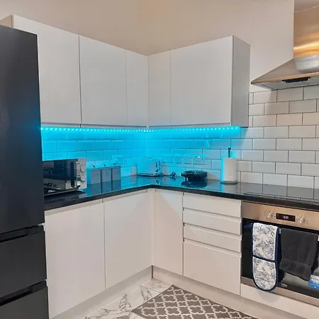 Modern 1-bed 30min To & Parking