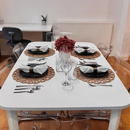 Apartment Modern 1-bed 30min To & Parking London