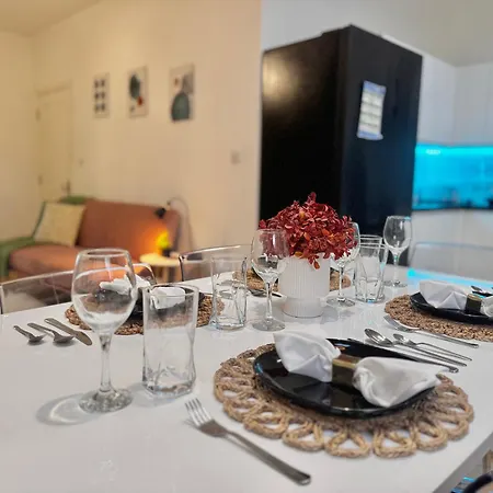 Apartment Modern 1-bed 30min To & Parking